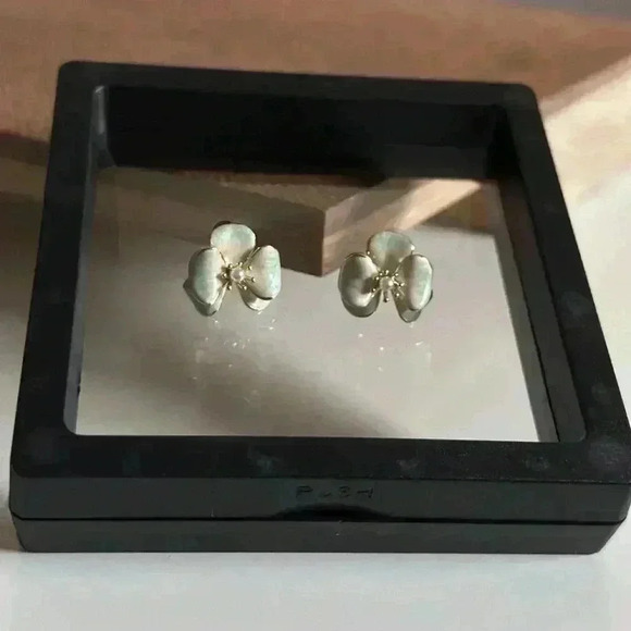 Gradient Phalaenopsis With Pearls Earrings - Picture 8 of 9